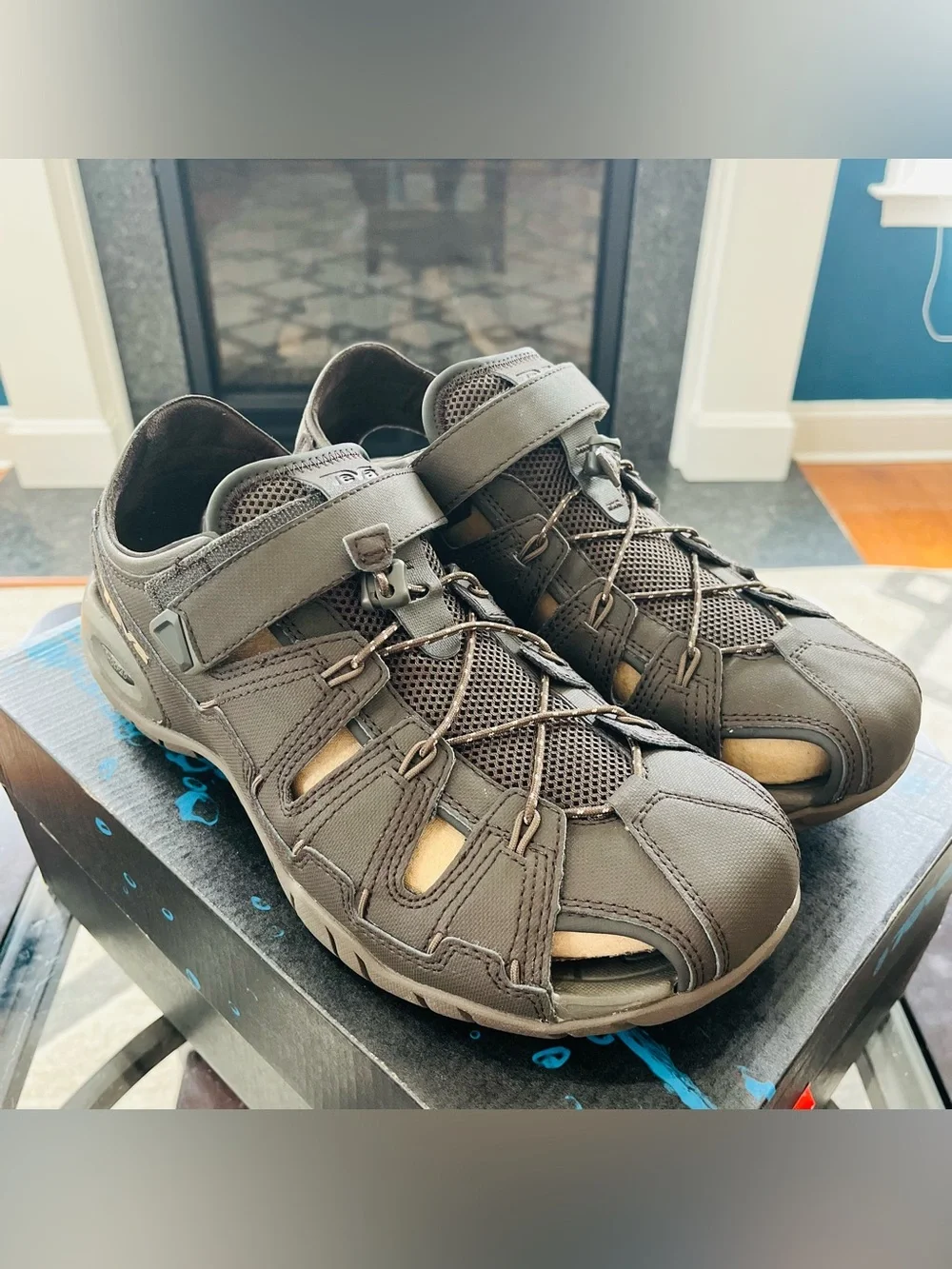 Sz 11.5 Teva Dozer 4 Men's Sandal Brown Outdoor Trail Hiking Walking Water Shoes